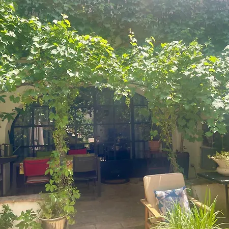 Guest house La Demeure *