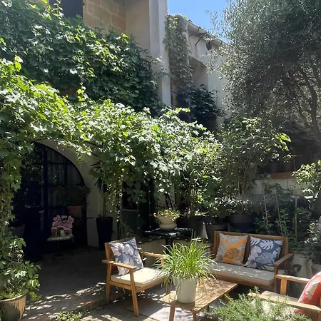 La Demeure * Aigues-Vives (Gard)